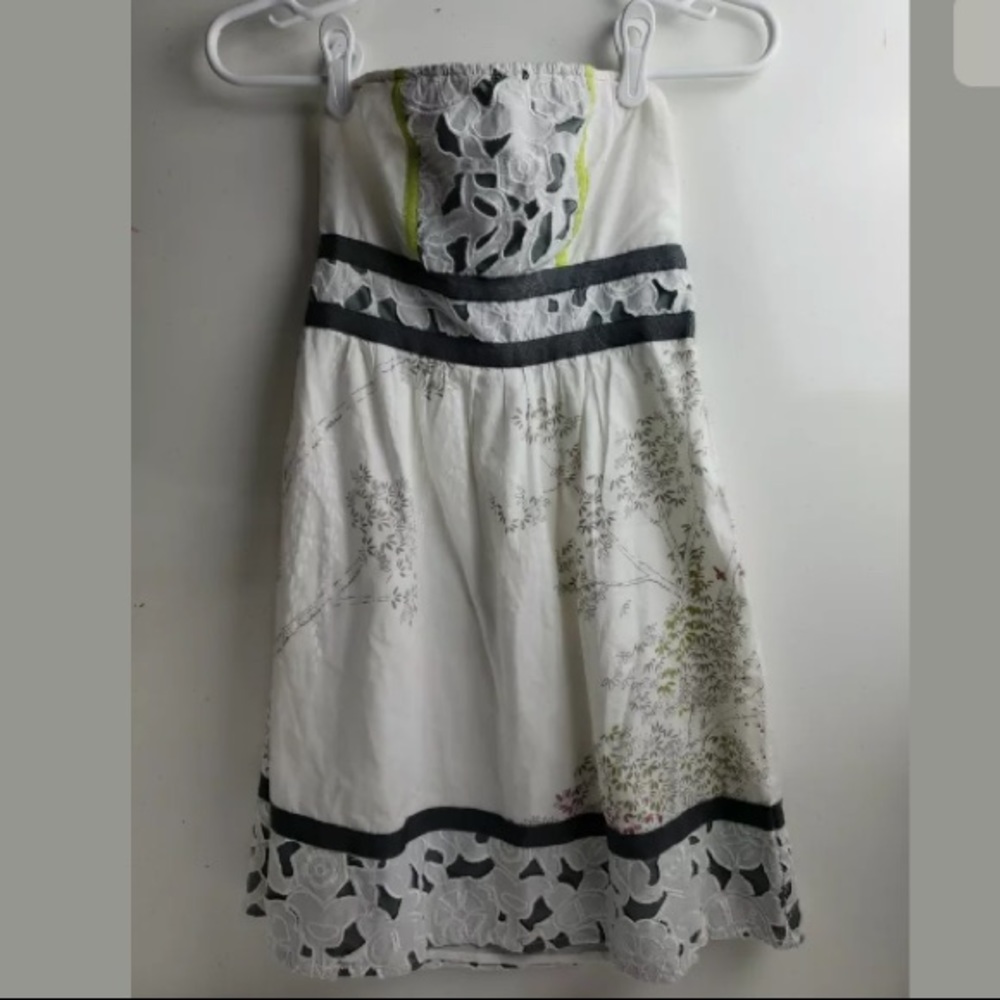 UO KIMCHI BLUE White Floral Boho Strapless Dress